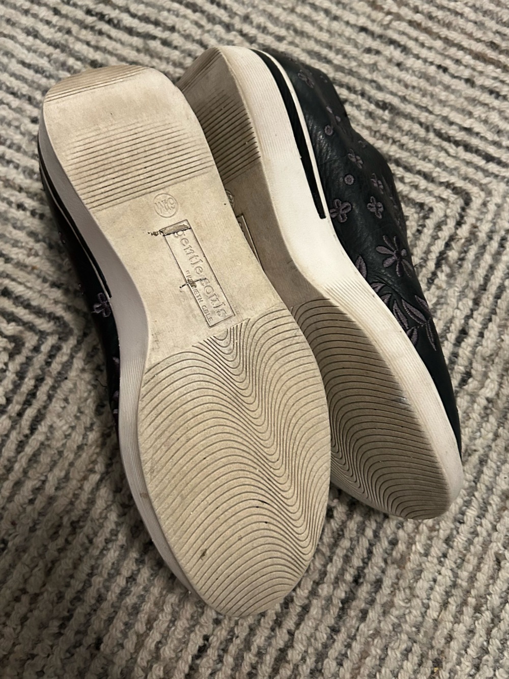 Gentle Souls Kenneth Cole Sneaker Sz 6.5 Black Embroidered Leather Slip On Boho - Picture 5 of 9